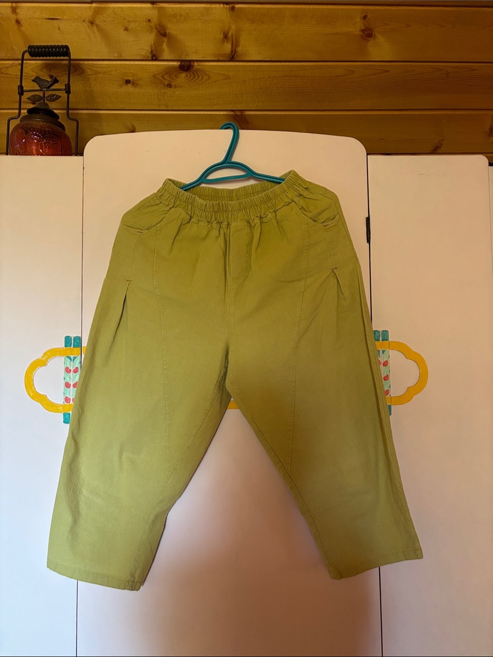 Cropped Elastic Waist Pants in Light Olive Green